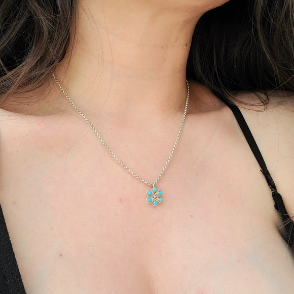 Boho turquoise flower pendant - Picture 7 of 7